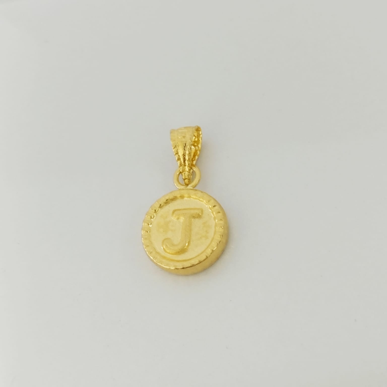 Dije Letra J Diamantada 1.5cm /0.43/gr ID: 2452